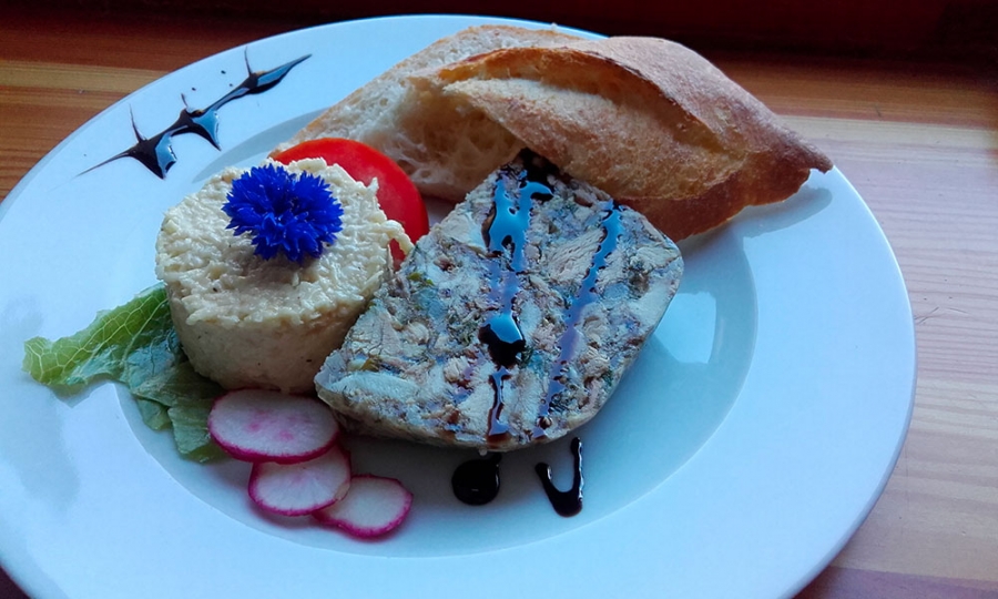 Recept na domácí aspik s celerovou remuládou