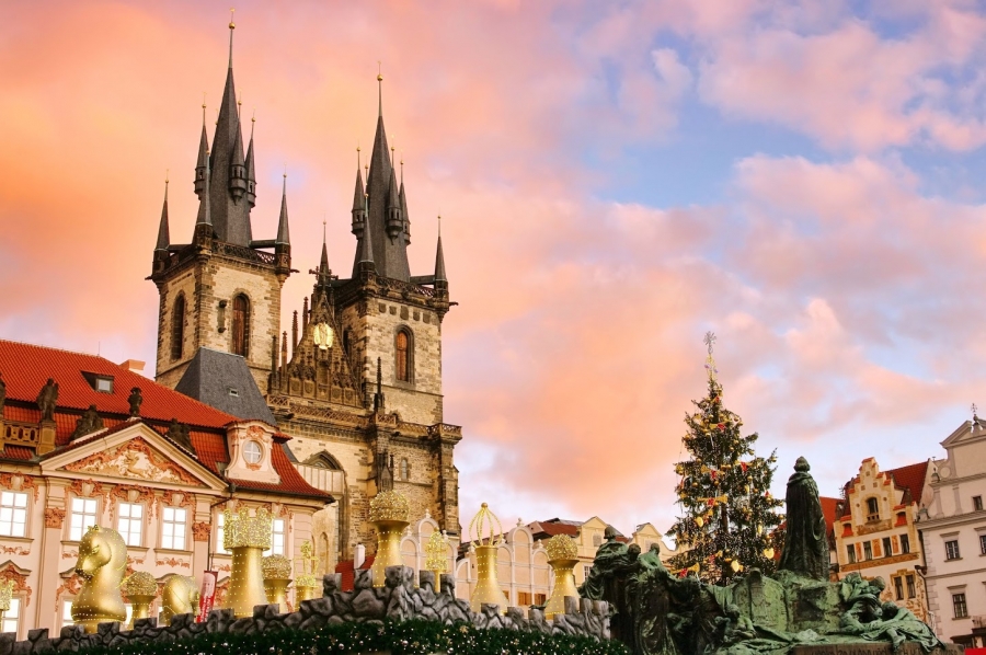 Na Vánoce si půjčil každý desátý Čech, nejvíce mladí