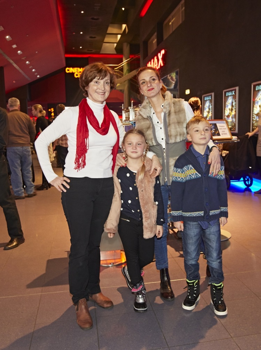 Maurerová stále nemá chlapa, do kina vyrazila s dětmi a babičkou!
