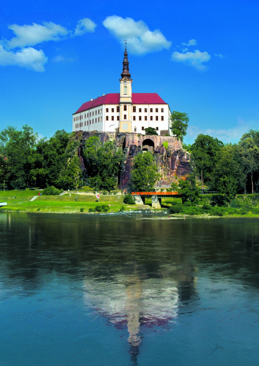 Premiéra na zámku v Děčíne spojená s návratem slavného obrazu Caspara Davida Friedricha „Děčínský oltář“ na místo, kam po léta patřil