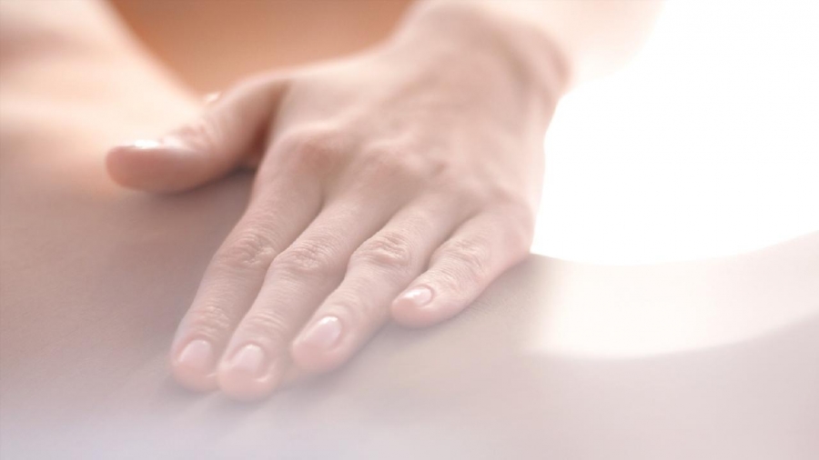 Držení za ruku jako výraz lásky – jak to vnímají muži a ženy?