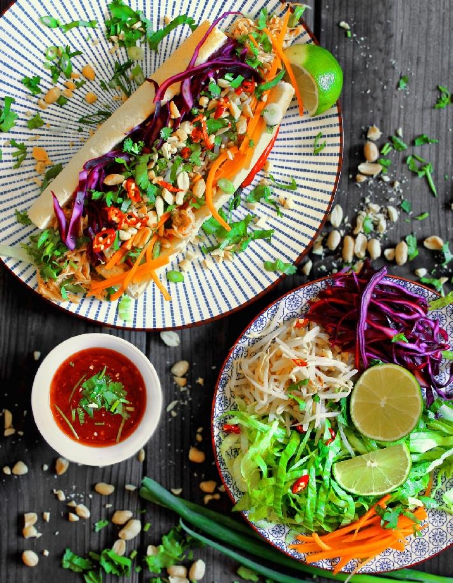 Nebojte se experimentování v kuchyni! Připravte si snadno vietnamské bagety, indické kuře nebo makadamové sušenky