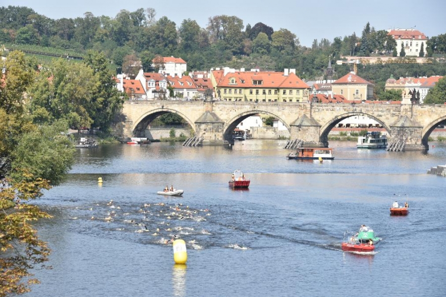 K Vltavě a do ní za podporou pacientů s ALS! Zapojila se i řada známých tváří