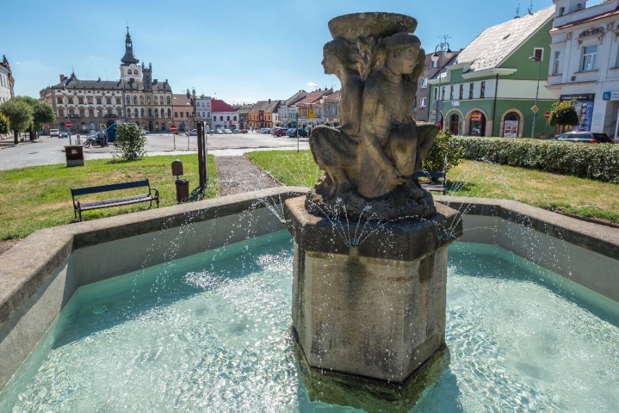 Ojedinělé pískovcové exponáty pod širým nebem, Museum czech road racingu na zámku,