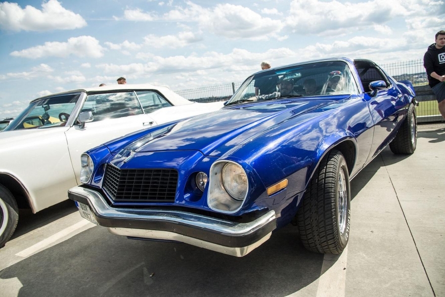 Burácení motorů i hýření barev