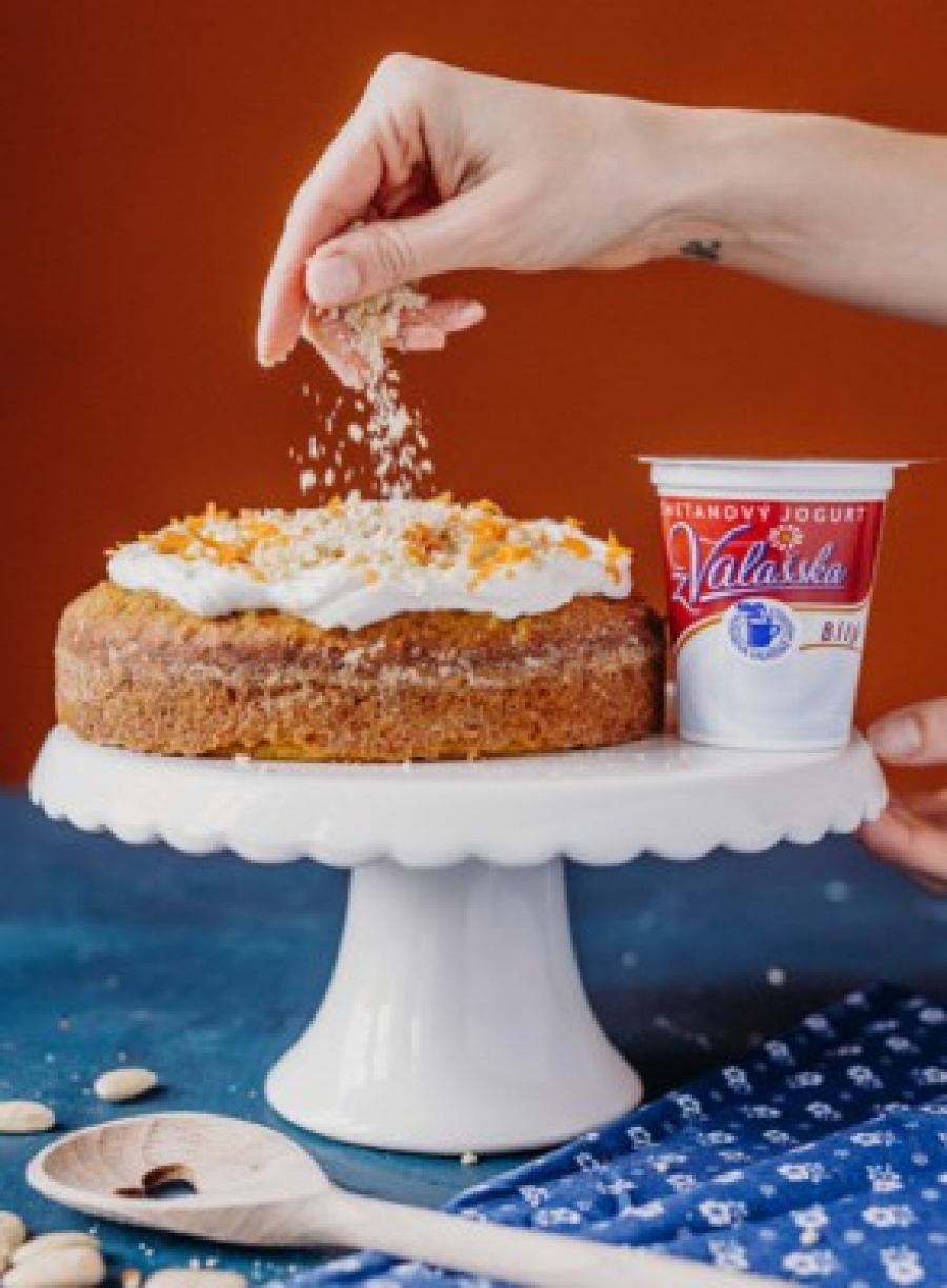 Dárek v podobě jablkového koláče s mandlem