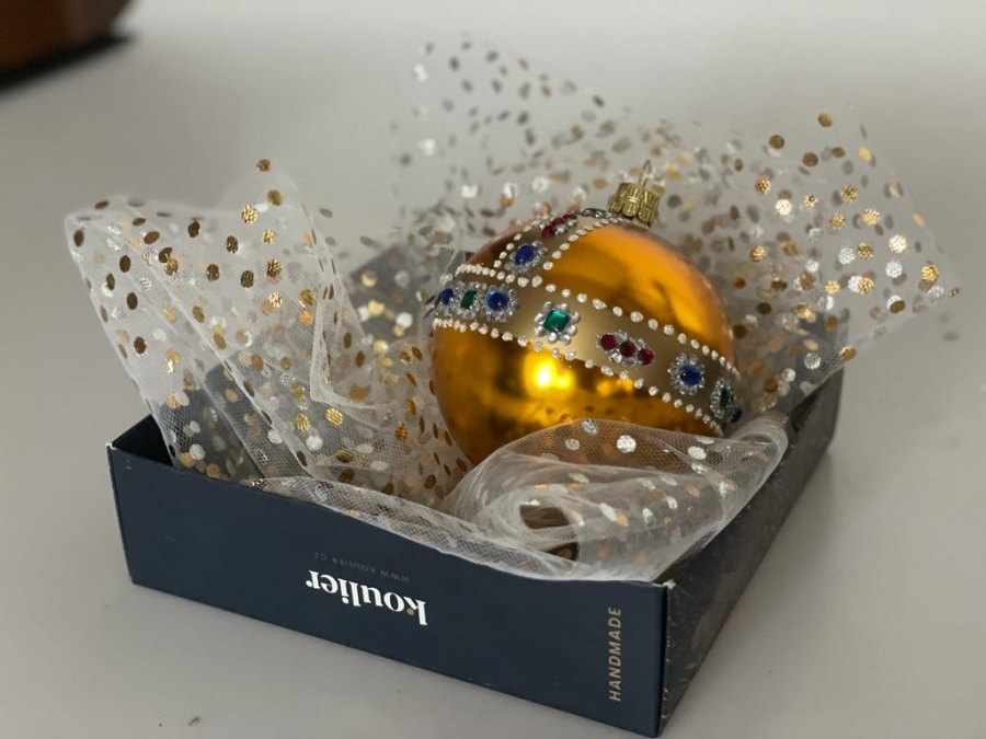 Korunovační ozdoby ze sklářské dílny Koulier