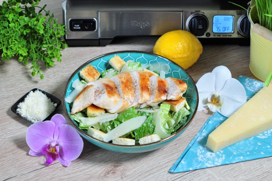 LEHKÝ A CHUTNÝ OBĚD NEBO VEČEŘE, TO JE CAESAR SALÁT