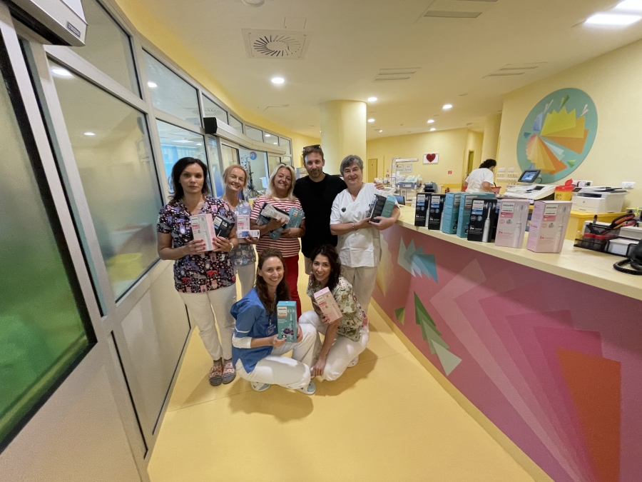 Známí influenceři se utkali o to, kdo bude mít hezčí úsměv. Zásobu sonických kartáčků pak rozdali na charitu