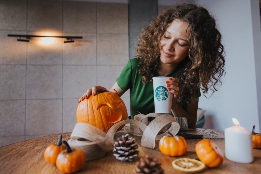 Mezinárodní den kávy s novými kávovými směsmi v limitované edici