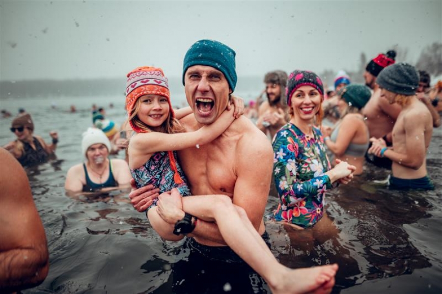 Hledáte elixír mládí? Pak zkuste otužování a pojďte s námi lámat ledy i světové rekordy