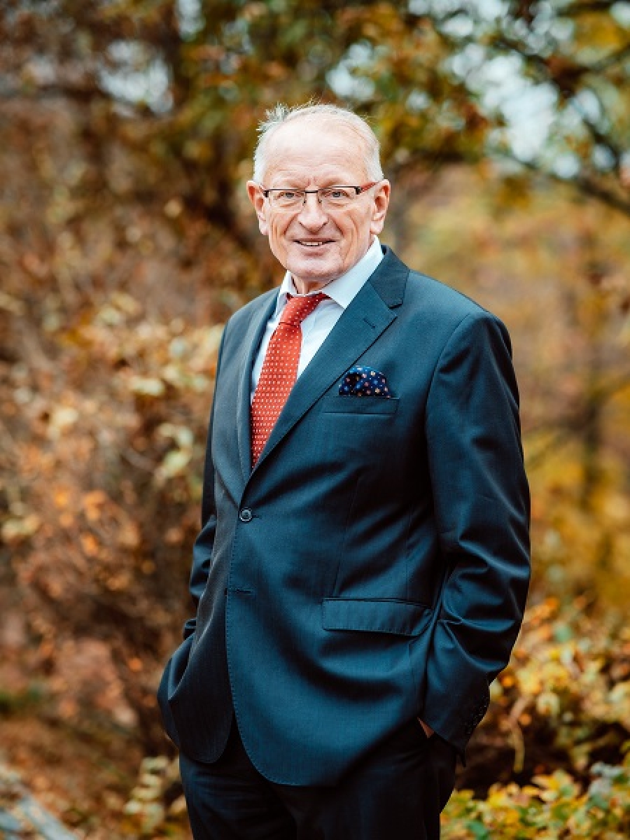 VZDĚLÁVÁNÍ 2.0: KDYŽ POČÍTAČ VÍ, CO ČLOVĚKU NEJDE, LÍP NEŽ TO VÍME MY