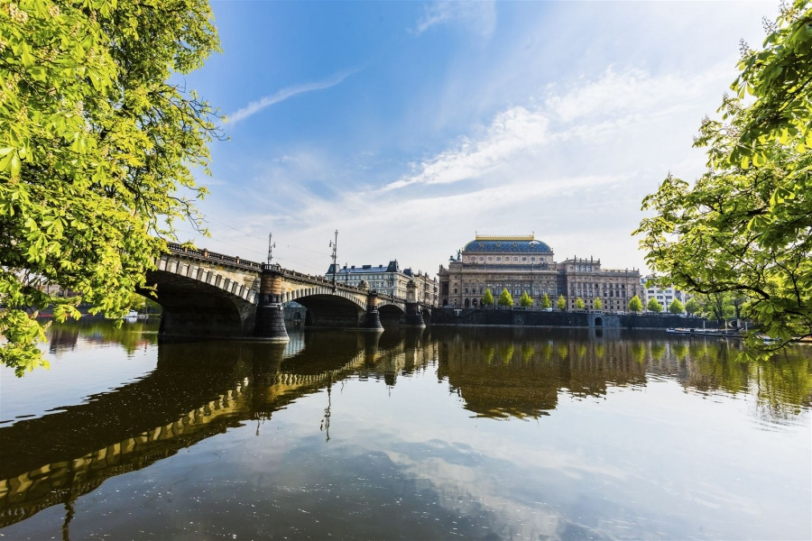 Vltava jako místo k setkání. Festival Poznej Vltavu spojuje kulturu, techniku, přírodu a město Prahu prostřednictvím její řeky