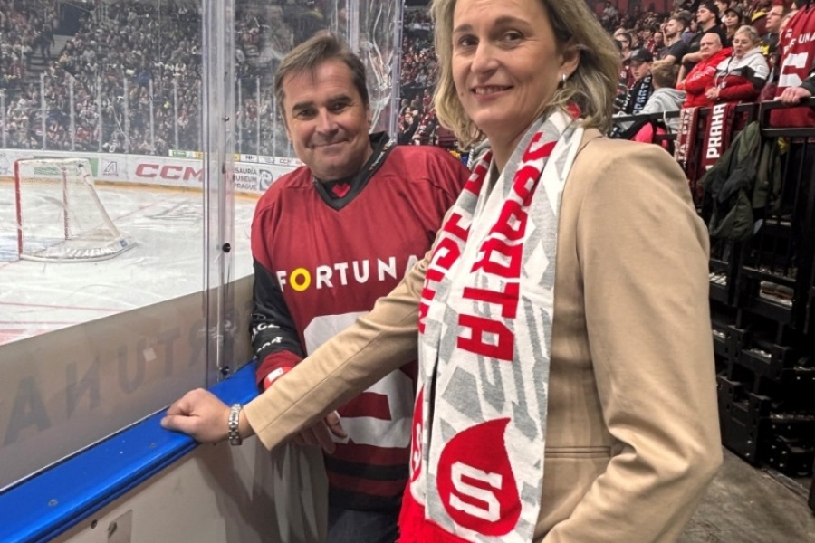 obrázek Bára Špotáková potěšila hokejové fanoušky