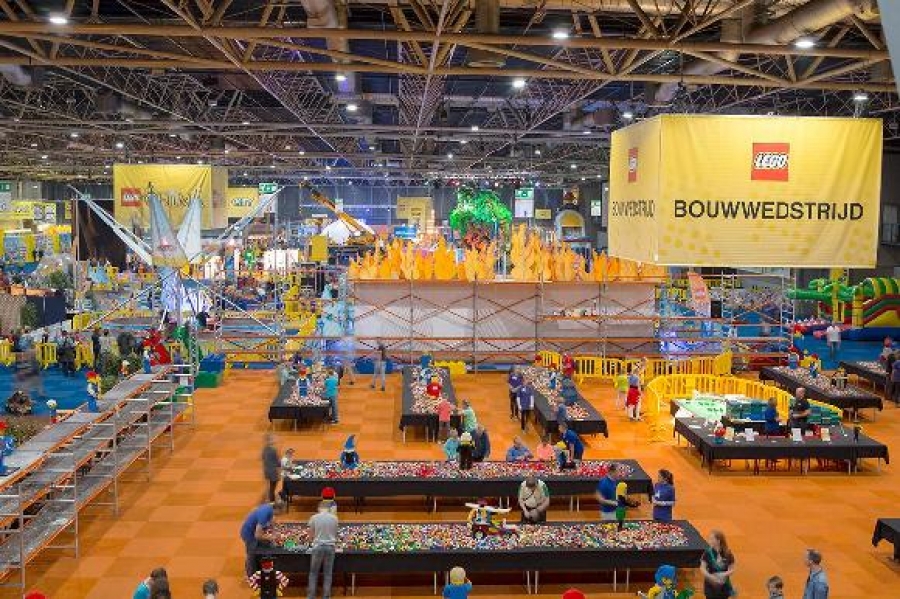 Dvoutýdenní svátek stavění zasype Prahu sedmi milióny kostiček