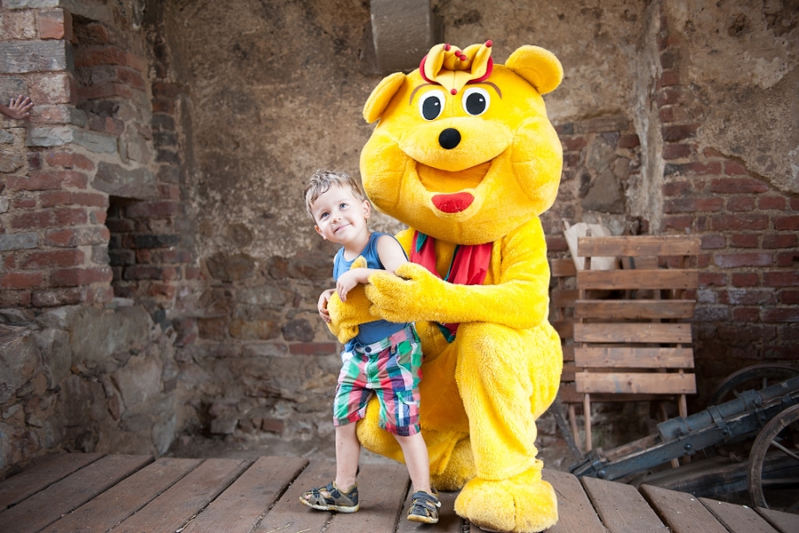 POM-BÄR podporuje medvědy z hradu Točník