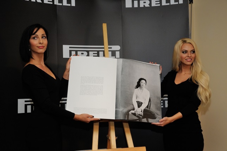 Dražba unikátního kalendáře Pirelli 2016 vynesla 158 000 korun