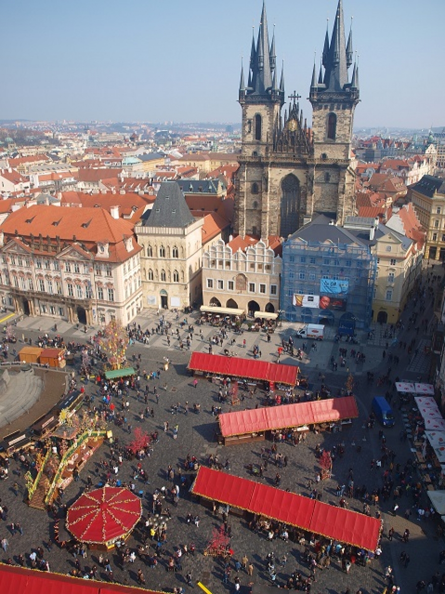 Namaloval půl milionu kraslic – teď učí speciální techniku návštěvníky trhů na Staroměstském náměstí